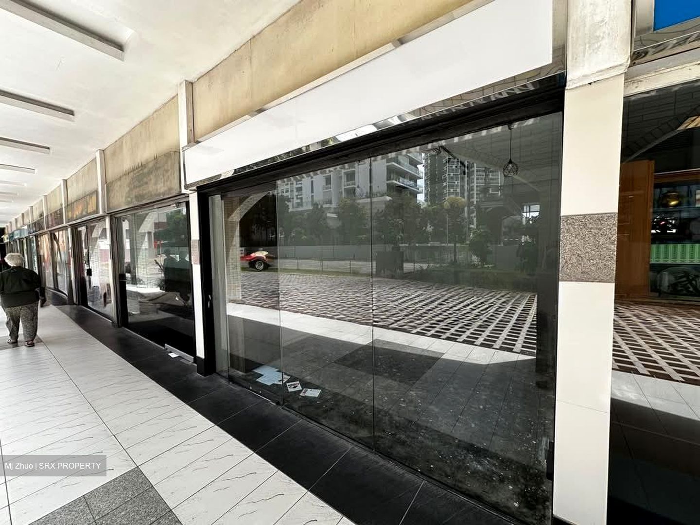 Roxy Square (D15), Retail #585391171